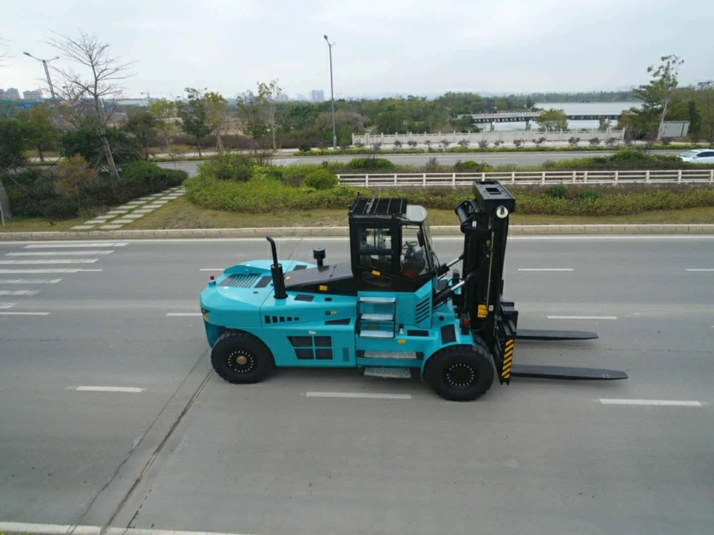 30 ton forklift 