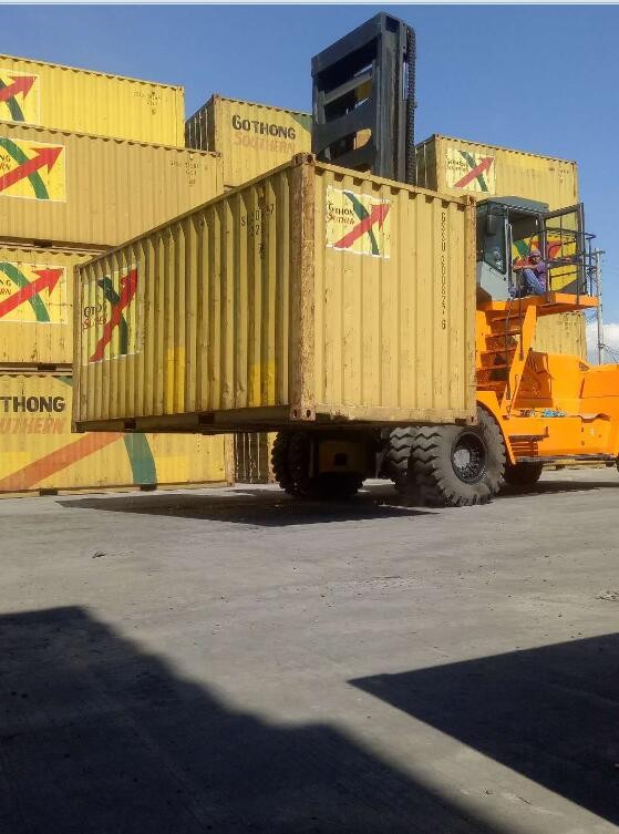 30t Counterbalanced Heavy Duty Forklift With Container Spreader For Port Using
