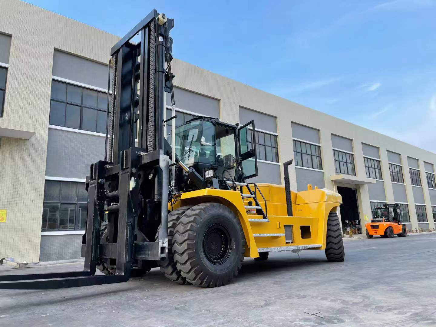 40ton forklift 1 40ton forklift 1