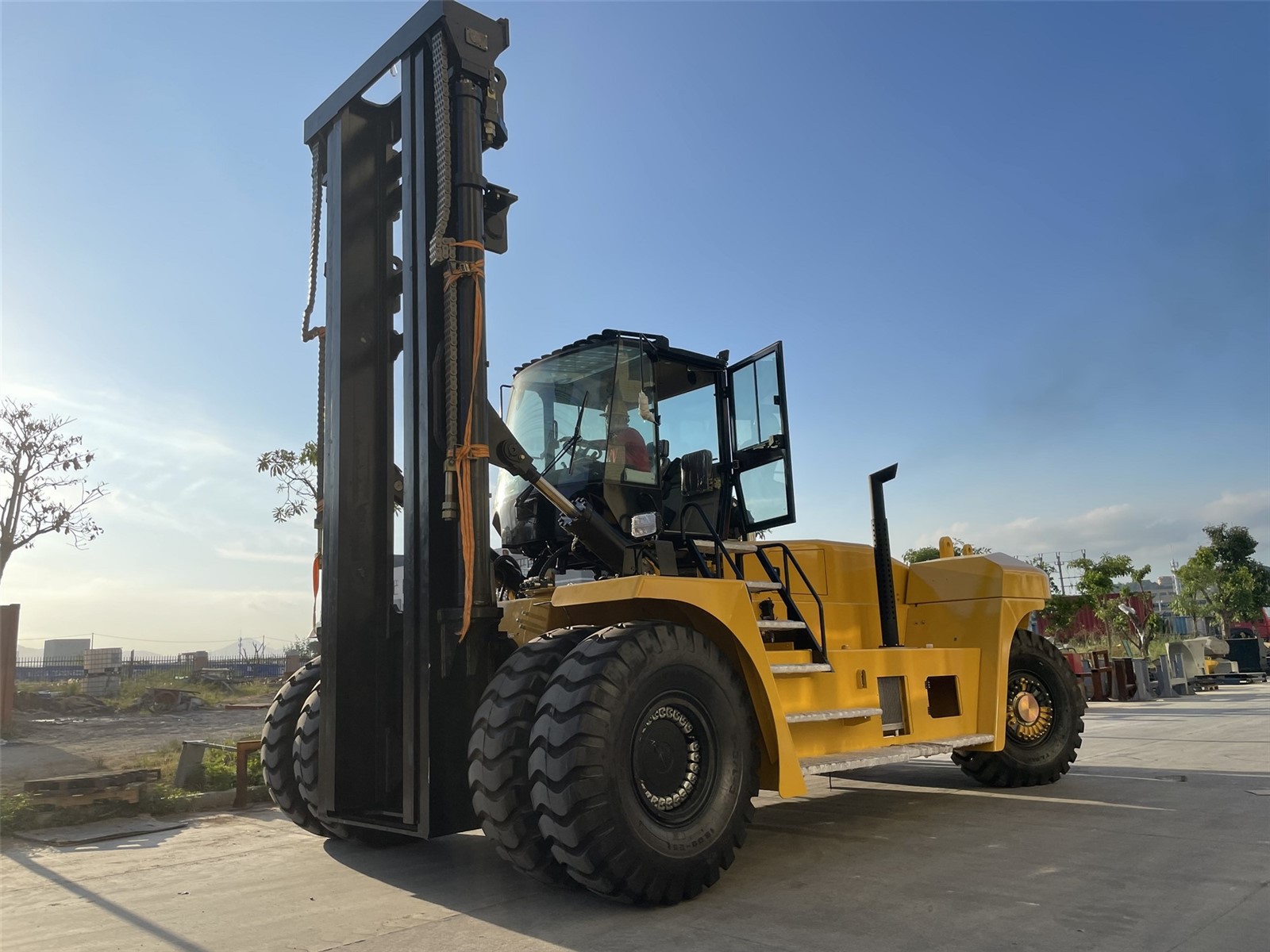 40ton forklift 3 40ton forklift 3