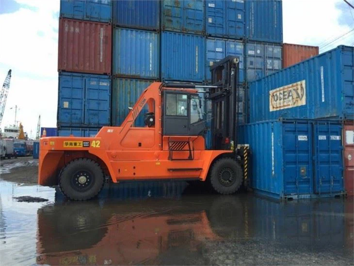 28 Ton Forklift For Container Stack Socma