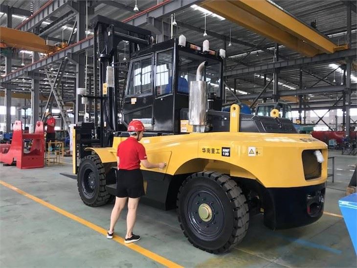High Quality 12 Ton Diesel Forklift Color Yellow