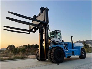 50-Tonnen-Dieselstapler mit Anbaugerät